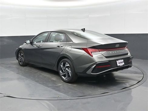 Used 2025 Hyundai Elantra SEL image 6