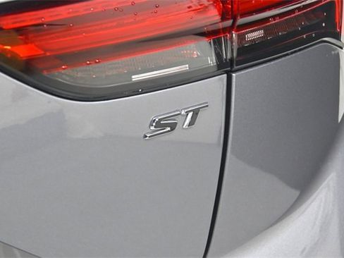 Certified 2022 Buick Envision Essence w/ Technology Package II image 6