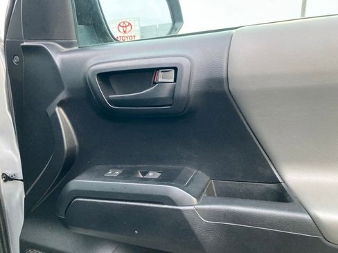 Used 2020 Toyota Tacoma SR image 15