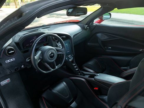 Used 2021 McLaren 720S Performance RWD image 12