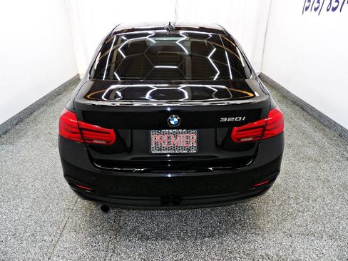 Used 2018 BMW 320i Sedan RWD image 5