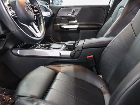 Used 2022 Mercedes-Benz GLB 250 4MATIC image 17