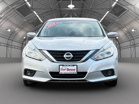 Used 2016 Nissan Altima 2.5 SV image 2