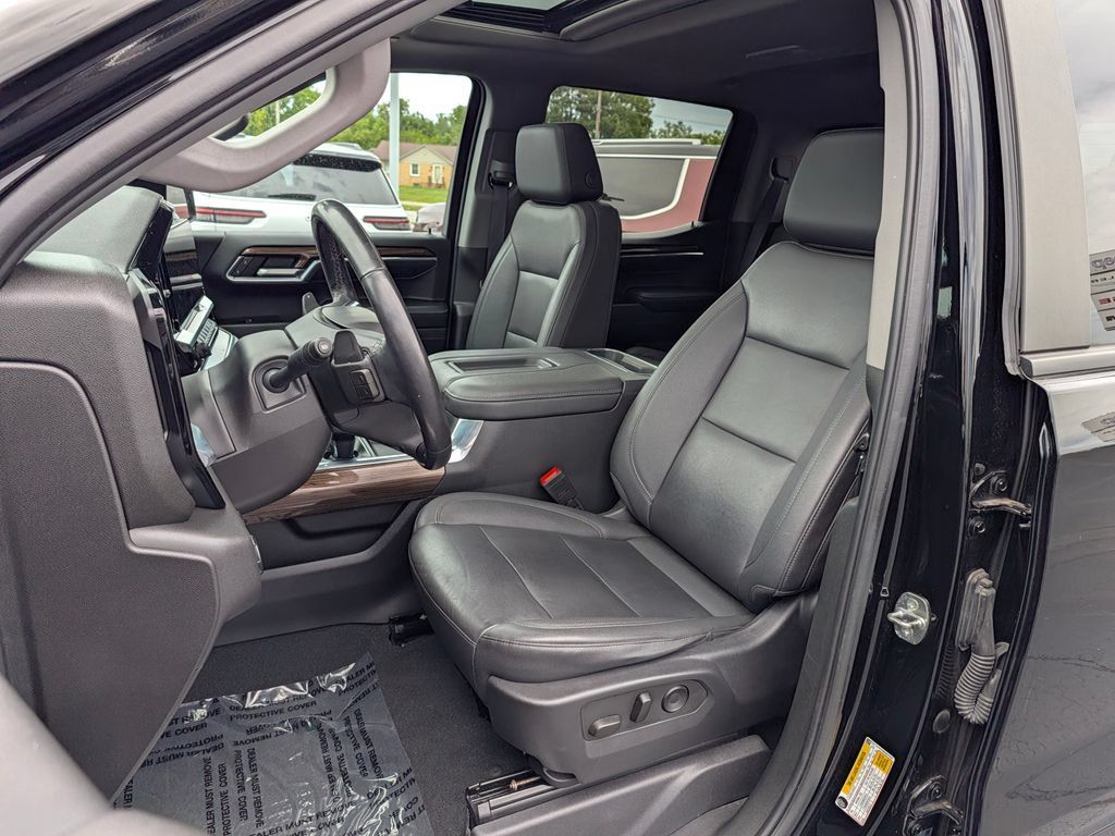 Used 2022 Chevrolet Silverado 1500 LT Trail Boss w/ LT Trail Boss Premium Package AWD/4WD image 15