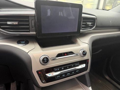 Used 2023 Ford Explorer XLT w/ Equipment Group 202A image 10