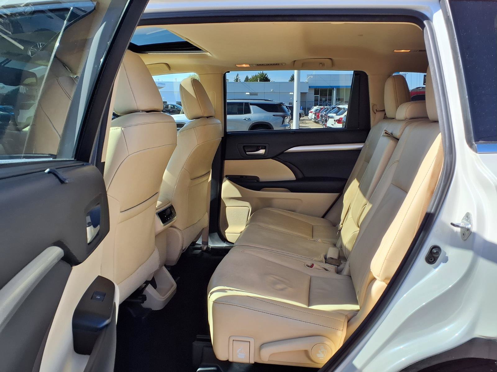Used 2016 Toyota Highlander XLE AWD/4WD image 12