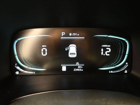 Used 2025 Kia Soul LX w/ LX Technology Package FWD image 17