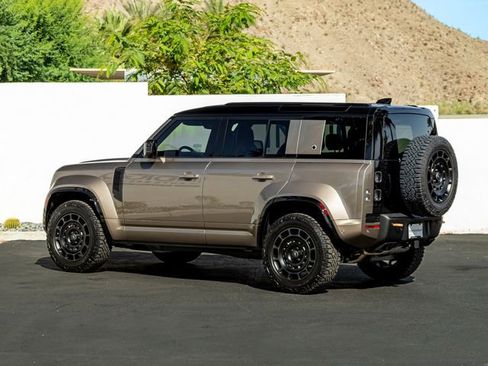 Used 2025 Land Rover Defender 110 AWD/4WD image 10