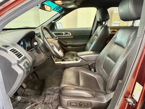 Used 2015 Ford Explorer XLT w/ Equipment Group 202B AWD/4WD image 8