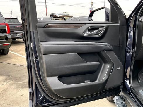 Used 2022 Chevrolet Suburban Z71 w/ Luxury Package image 22