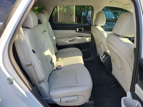 Certified 2025 Kia Sorento S FWD image 10