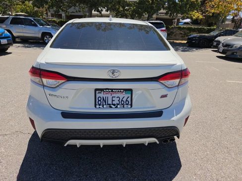 Used 2020 Toyota Corolla SE w/ Carpet Mat Package (TMS) FWD image 4