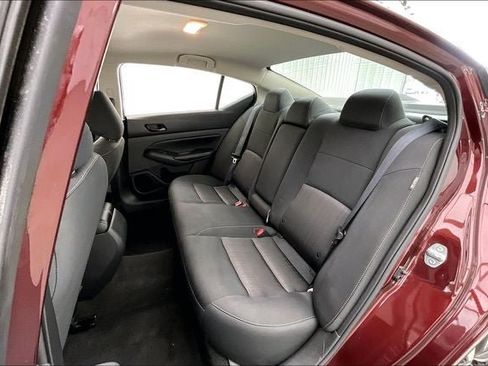 Used 2025 Nissan Altima 2.5 SV FWD image 19