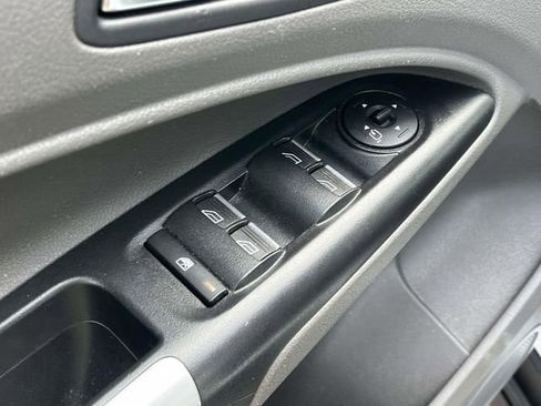 Used 2022 Ford Transit Connect XLT image 17