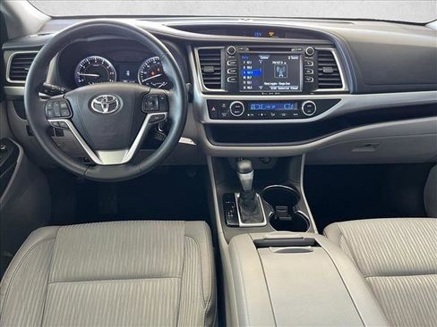 Used 2016 Toyota Highlander Plus image 11