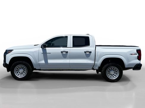 Used 2025 Chevrolet Colorado W/T AWD/4WD image 2