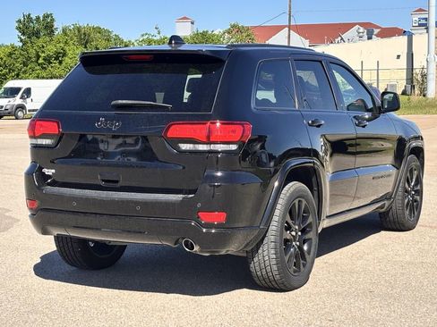 Used 2019 Jeep Grand Cherokee Altitude image 4