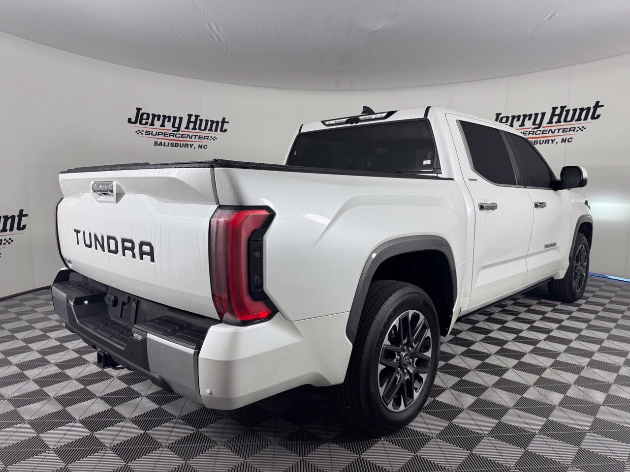 Used 2025 Toyota Tundra Limited AWD/4WD image 7