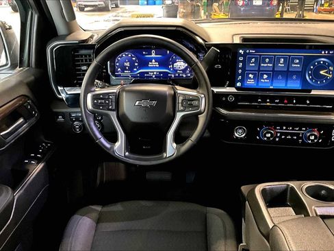 Used 2024 Chevrolet Silverado 1500 RST w/ Z71 Off-Road Package image 17