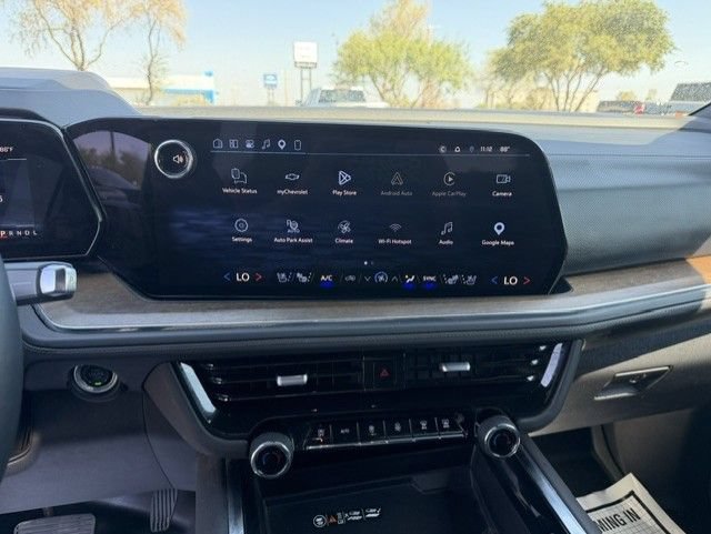 Used 2025 Chevrolet Suburban High Country AWD/4WD image 13