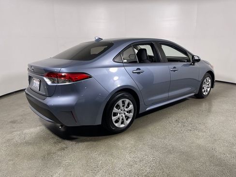 Certified 2022 Toyota Corolla LE image 3