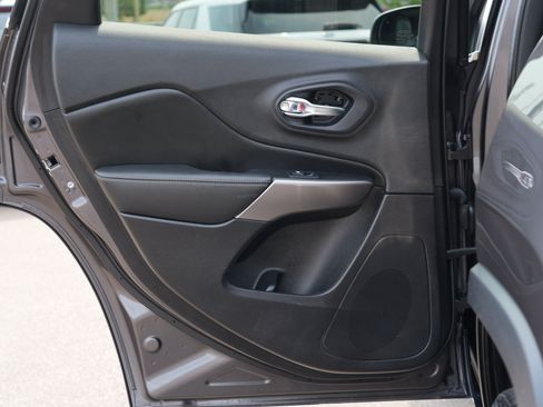 Used 2020 Jeep Cherokee Limited AWD/4WD image 19