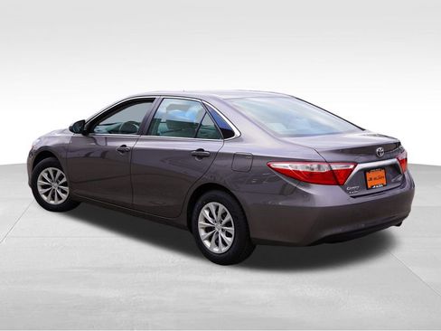 Used 2016 Toyota Camry LE image 7