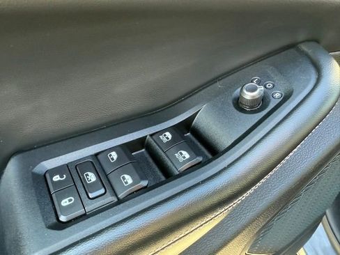 Used 2023 Jeep Grand Cherokee Altitude image 10