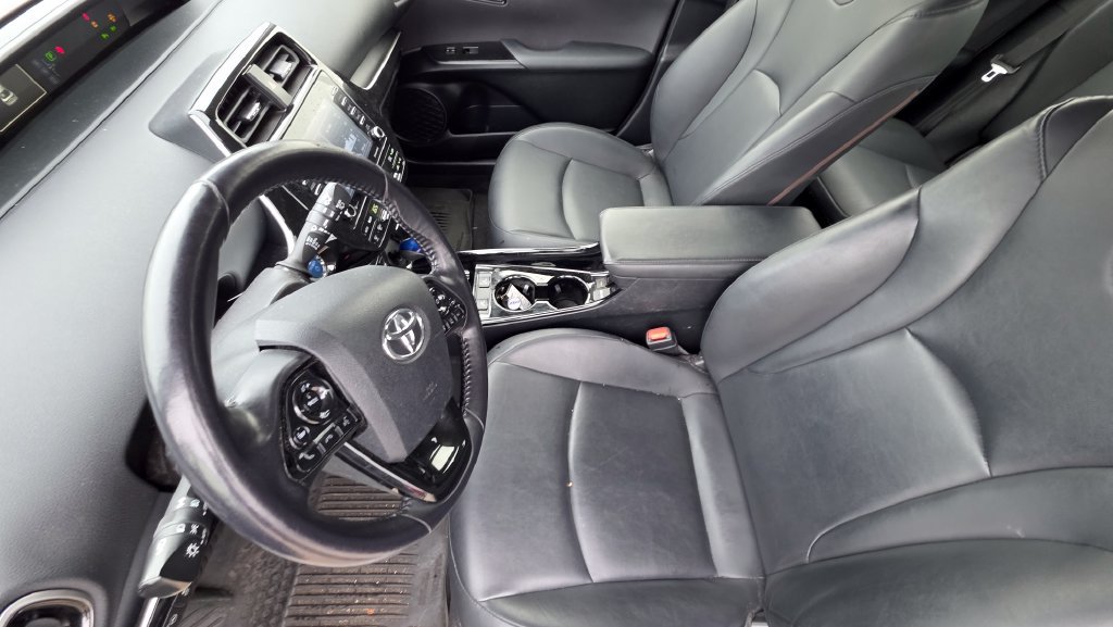 Used 2022 Toyota Prius L Eco FWD image 12