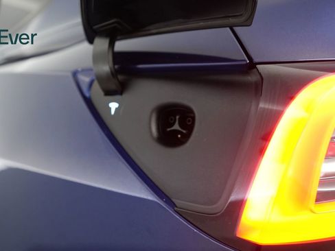 Used 2021 Tesla Model Y Long Range image 10