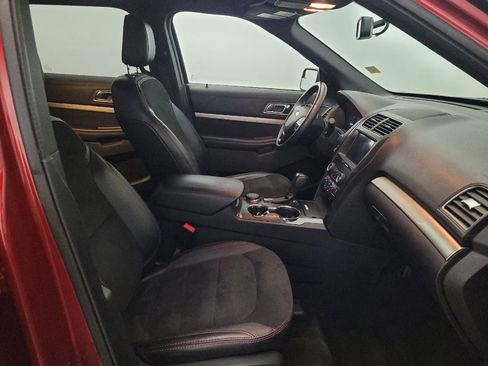 Used 2018 Ford Explorer XLT w/ Equipment Group 202A AWD/4WD image 21