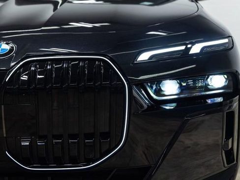 Certified 2025 BMW 740i xDrive AWD/4WD image 7