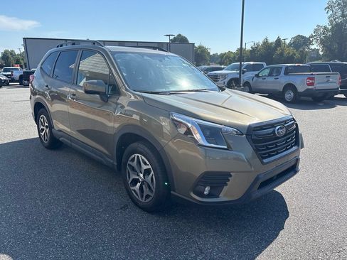 Used 2024 Subaru Forester Premium AWD/4WD image 11