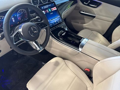 New 2026 Mercedes-Benz GLC 300 image 10