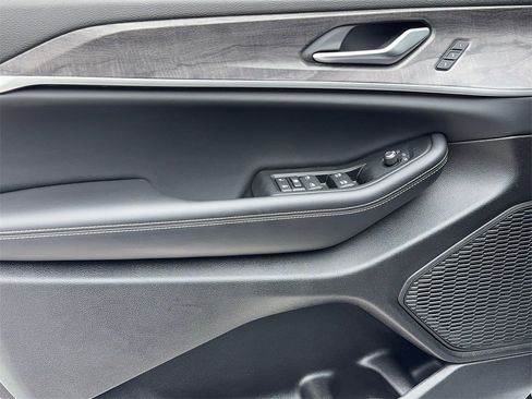 Used 2024 Jeep Grand Cherokee L Limited w/ Luxury Tech Group II image 46