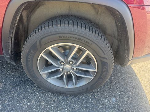 Used 2018 Jeep Grand Cherokee Limited AWD/4WD image 10