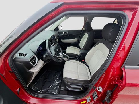 Used 2021 Hyundai Venue SEL FWD image 16