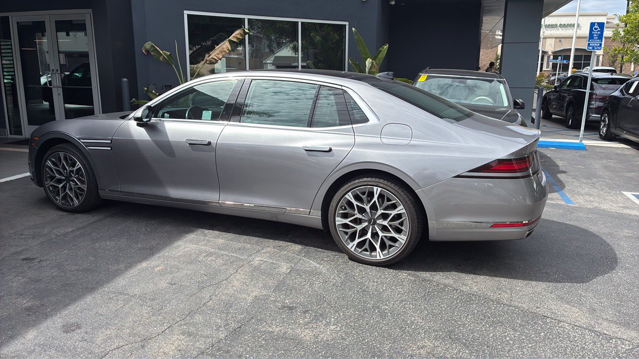 Used 2023 Genesis G90 3.5T AWD/4WD image 4