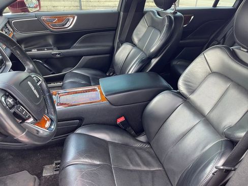 Used 2017 Lincoln Continental Select w/ Climate Package image 10