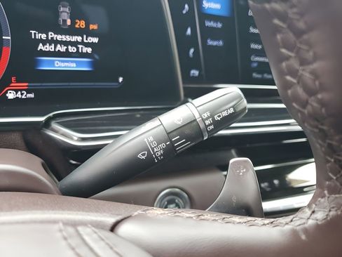 Certified 2024 Cadillac Escalade V w/ LPO, ONYX Package image 39