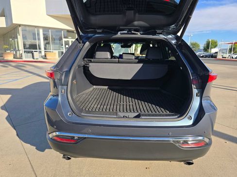 Certified 2023 Toyota Venza Limited image 16