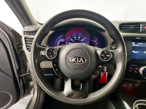 Used 2018 Kia Soul + FWD image 16