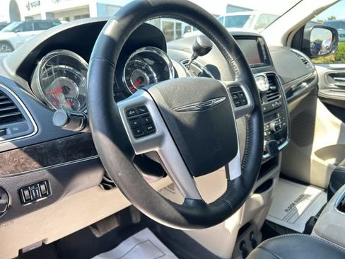 Used 2015 Chrysler Town & Country Touring w/ Driver Convenience Group FWD image 36