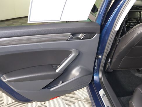 Used 2020 Volkswagen Passat 2.0T R-Line image 46