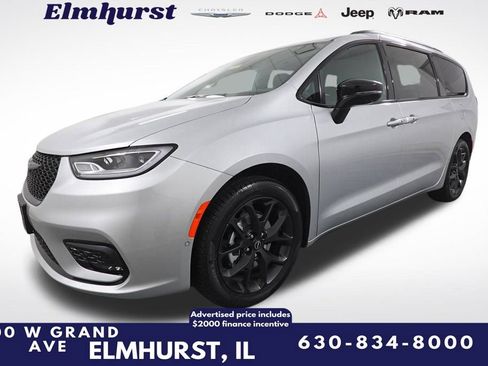 New 2026 Chrysler Pacifica Select w/ S Appearance Package image 1