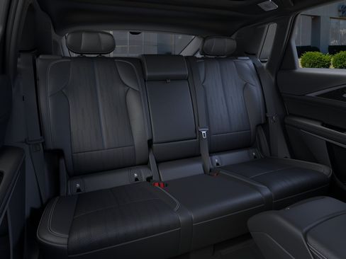 New 2026 Cadillac Lyriq Premium Luxury w/ LPO, Floor Liner Package AWD/4WD image 41