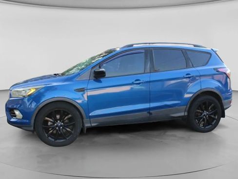 Used 2017 Ford Escape SE w/ Equipment Group 201A FWD image 3