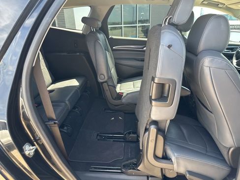 Used 2018 Buick Enclave Essence FWD image 32