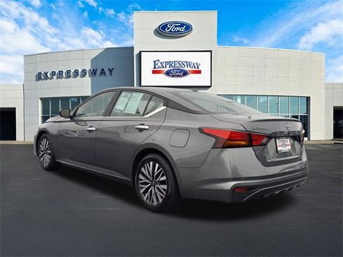 Used 2024 Nissan Altima 2.5 SV image 8