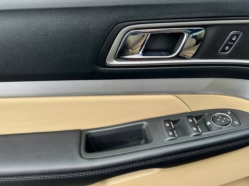 Used 2016 Ford Explorer XLT w/ Equipment Group 202A image 11